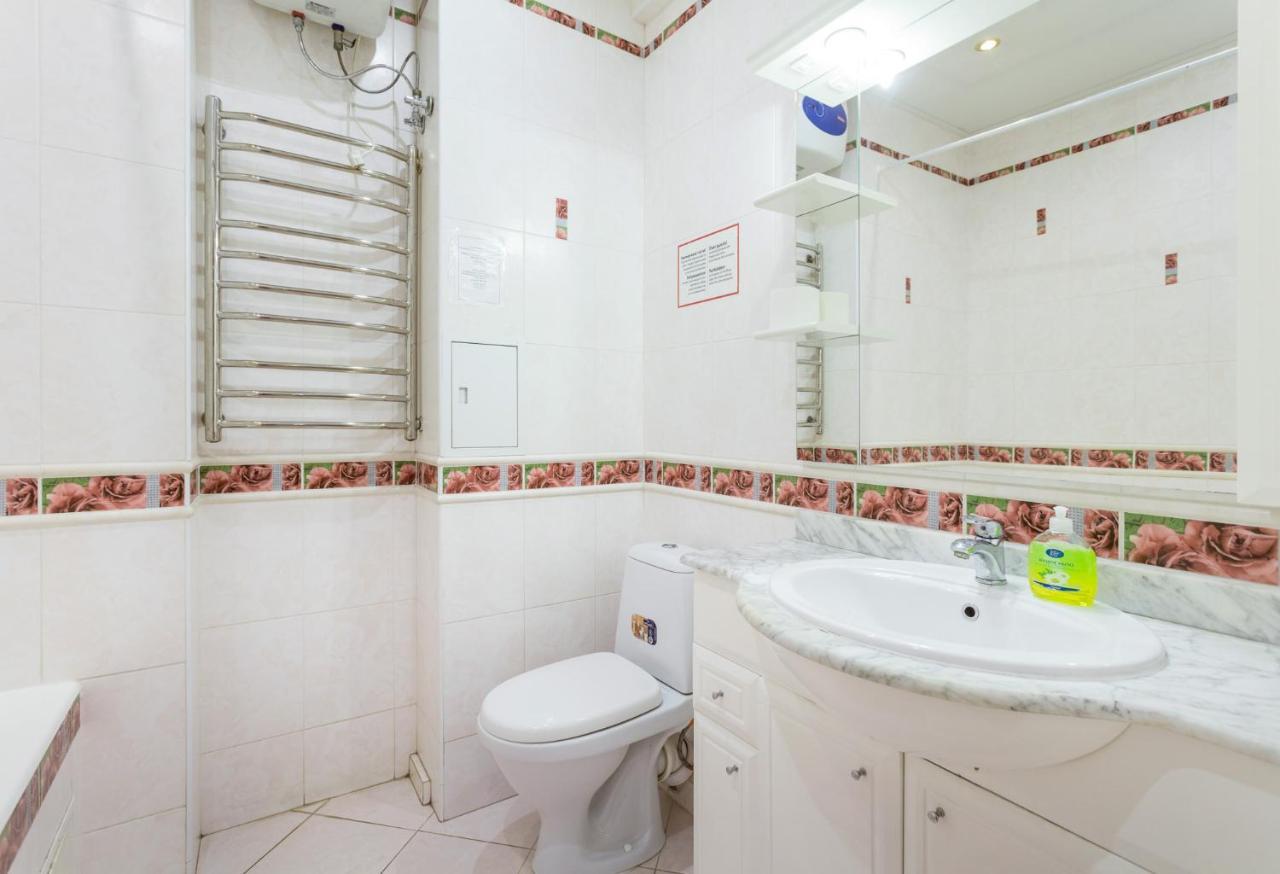 Apartments On Darnitsa Kiev Bagian luar foto