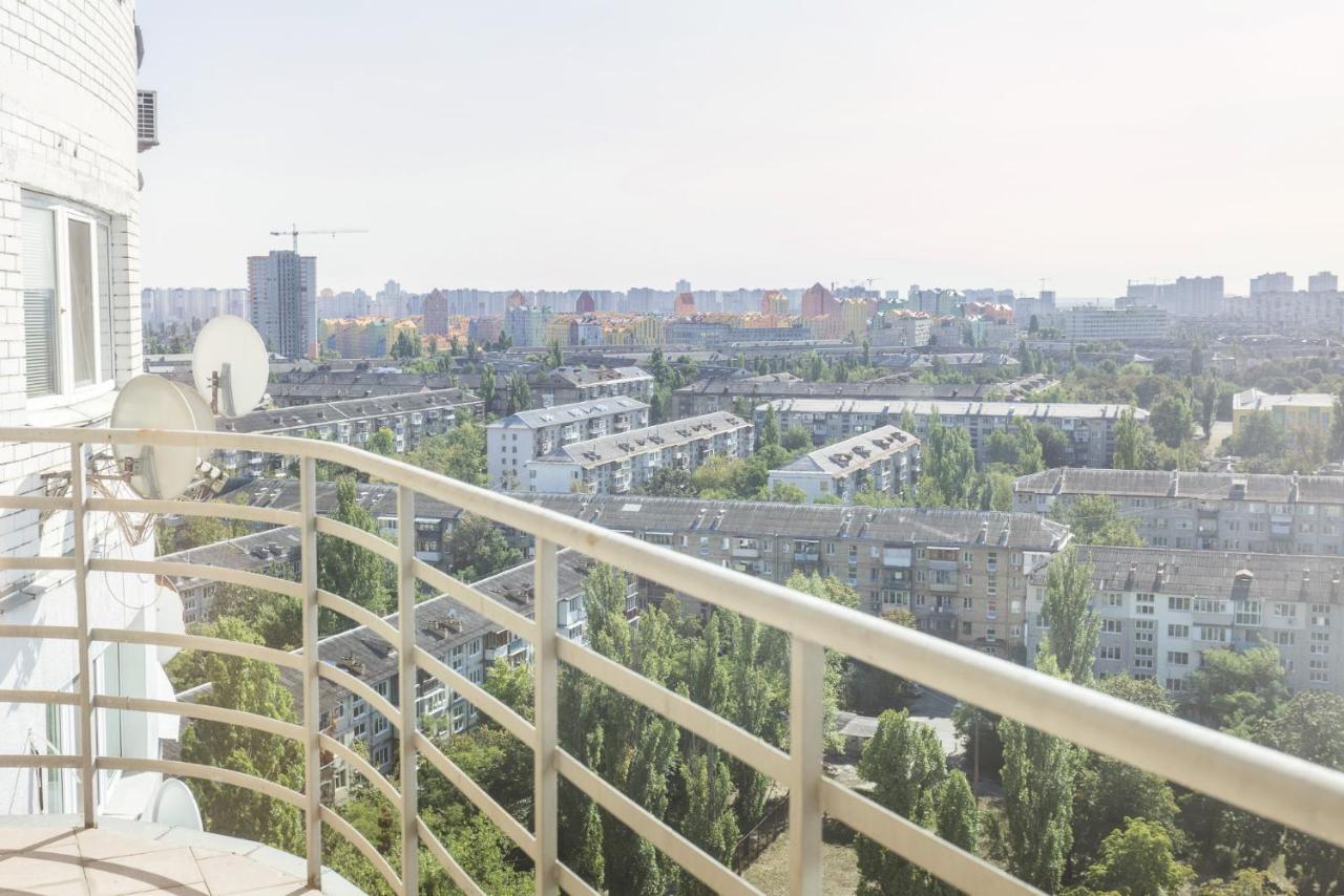 Apartments On Darnitsa Kiev Bagian luar foto