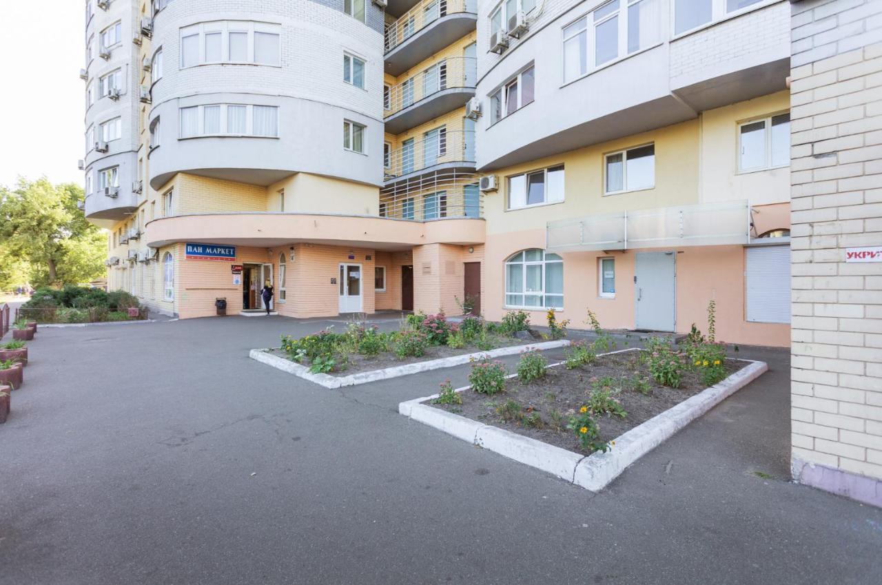 Apartments On Darnitsa Kiev Bagian luar foto